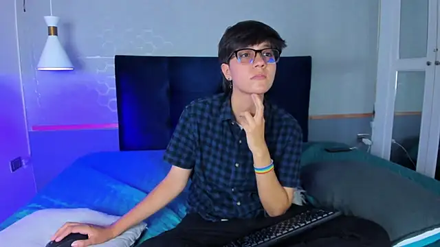 Tsuki Maru online show from 09/18/25, 08:34