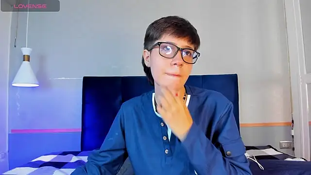 Tsuki Maru online show from 11/15/25, 08:24