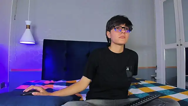 Tsuki Maru online show from 09/25/25, 08:04