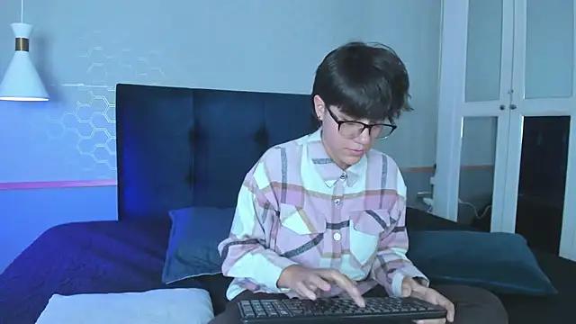 Tsuki Maru online show from 09/21/25, 08:03