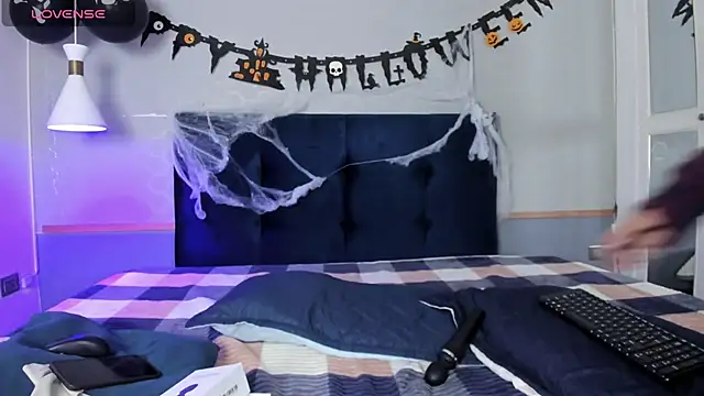 Tsuki Maru online show from 10/19/25, 07:38