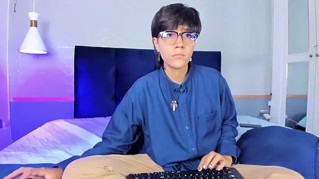 Tsuki Maru online show from 10/03/25, 07:48