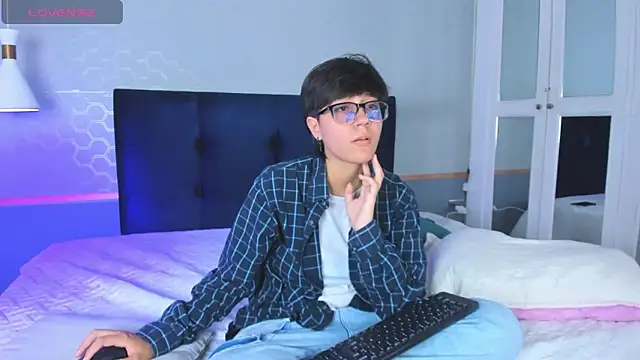 Tsuki Maru online show from 09/22/25, 07:53