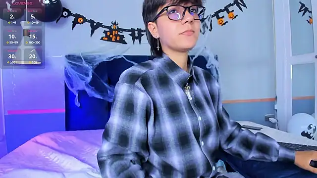 Tsuki Maru online show from 10/17/25, 08:21