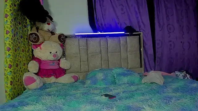 Snapshot of skinnyanddaphne chatting on 04/08/26, 12:01 skinnyanddaphne online show from 04/08/26, 12:01