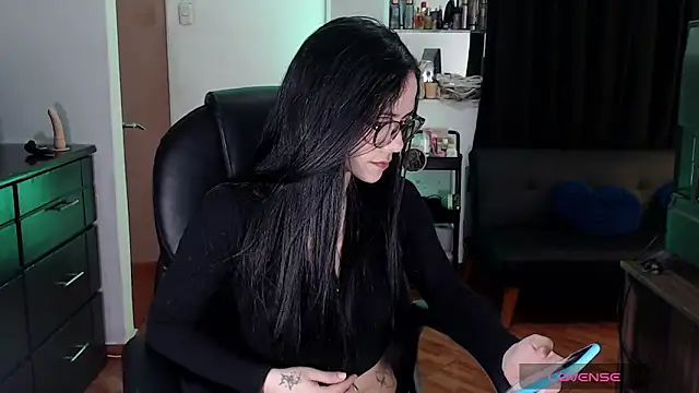 Ashley olivares online show from 11/25/25, 02:34