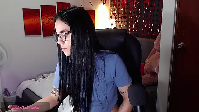 Snapshot of Ashley_olivares chatting on 10/17/25, 07:48 Ashley olivares online show from 10/17/25, 07:48