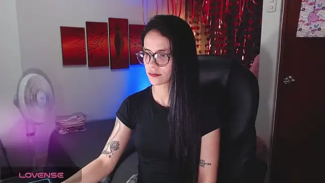 Snapshot of Ashley_olivares chatting on 10/19/25, 10:45 Ashley olivares online show from 10/19/25, 10:45