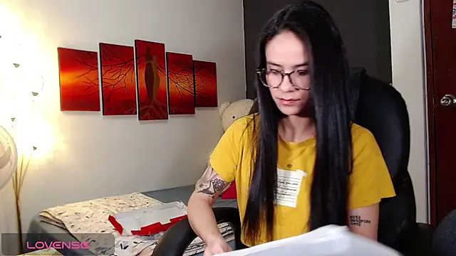 Ashley olivares online show from 11/04/25, 01:53