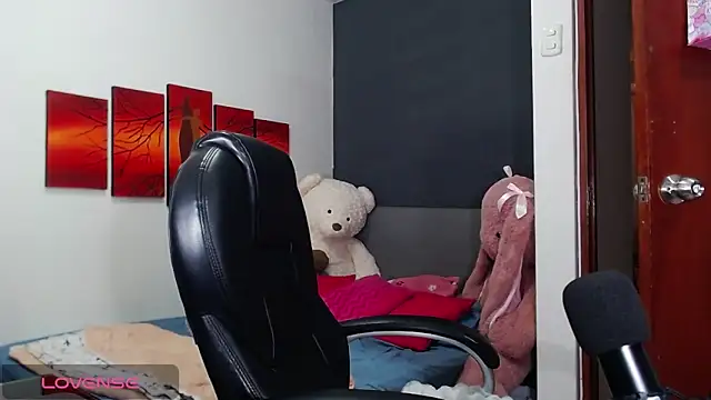 Ashley olivares online show from 10/28/25, 08:08