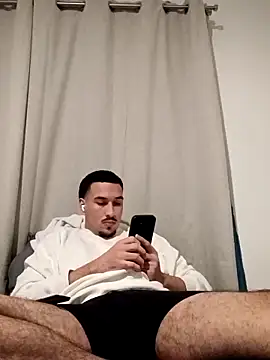 Snapshot of Jadriel23 chatting on 10/07/25, 04:24 Jadriel23 online show from 10/07/25, 04:24