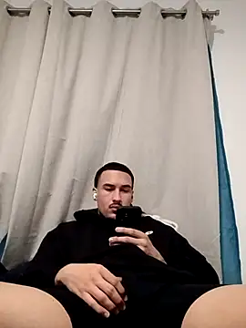 Snapshot of Jadriel23 chatting on 10/19/25, 04:37 Jadriel23 online show from 10/19/25, 04:37