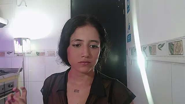 Snapshot of emily_rz1 chatting on 07/11/26, 05:13 emily rz1 online show from 07/11/26, 05:13