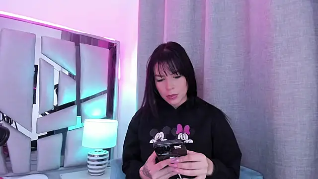 Snapshot of _valeria_saenz_ chatting on 07/19/26, 03:15 valeria saenz online show from 07/19/26, 03:15