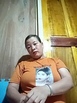 Snapshot of ningchun20 chatting on 10/18/25, 05:15 ningchun20 online show from 10/18/25, 05:15