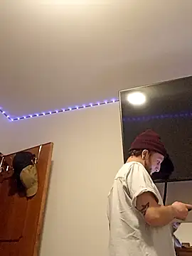 Snapshot of HotRolo chatting on 10/28/25, 07:29 HotRolo online show from 10/28/25, 07:29