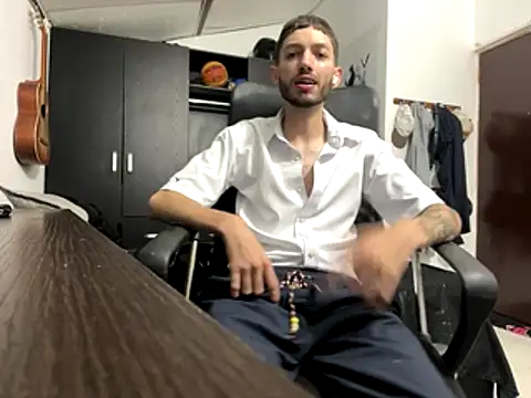 sarabiaarevalo online show from 10/18/25, 04:58