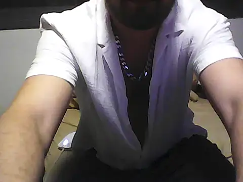 Snapshot of blondi4 chatting on 12/16/25, 08:13 blondi4 online show from 12/16/25, 08:13