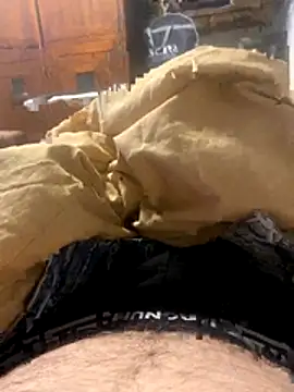 Snapshot of blondi4 chatting on 12/18/25, 07:40 blondi4 online show from 12/18/25, 07:40