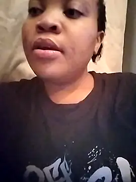 BeverlyQueen14 online show from 11/03/25, 07:57