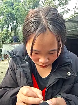 Snapshot of ALIENHR38 chatting on 12/21/25, 01:52 ALIENHR38 online show from 12/21/25, 01:52