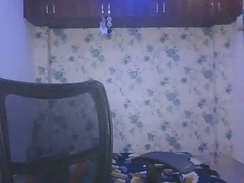 Snapshot of priyaverma00 chatting on 10/18/25, 08:22 priyaverma00 online show from 10/18/25, 08:22