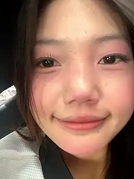 Snapshot of xixi_28 chatting on 09/27/25, 02:18 xixi 28 online show from 09/27/25, 02:18