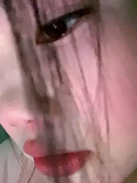 Snapshot of xixi_28 chatting on 10/19/25, 12:35 xixi 28 online show from 10/19/25, 12:35