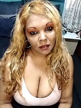 hemilynthomas2467 online show from 12/19/25, 12:18