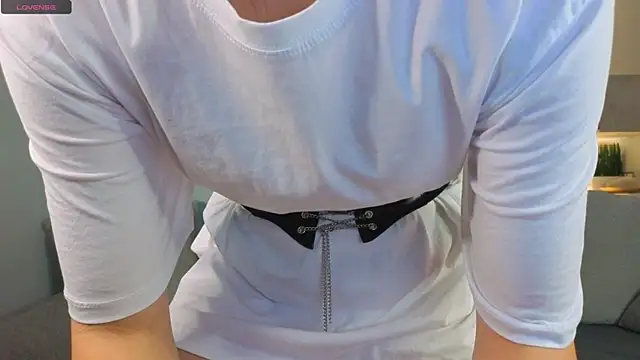 JuliannaWenger online show from 10/25/25, 04:29