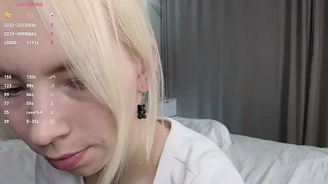 JuliannaWenger online show from 12/15/25, 04:13