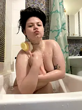 Snapshot of GoddessDarina chatting on 10/21/25, 01:54 GoddessDarina online show from 10/21/25, 01:54