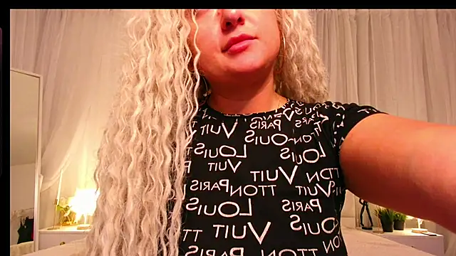 Lilit 1Love online show from 09/19/25, 04:33