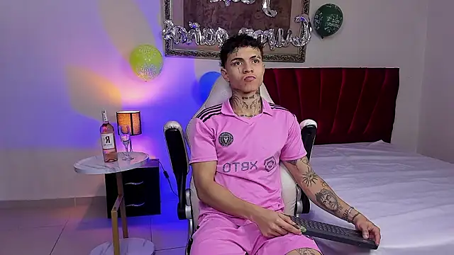 Snapshot of john_mystic chatting on 02/24/26, 12:33 john mystic online show from 02/24/26, 12:33