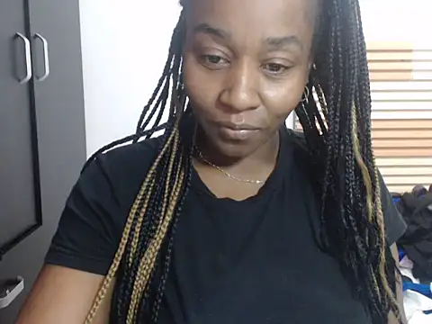 Snapshot of matilde_hot chatting on 10/01/25, 06:01 matilde hot online show from 10/01/25, 06:01