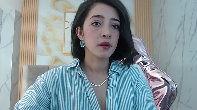 sara lopez s online show from 11/17/25, 01:26