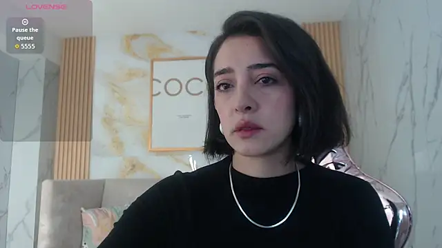 sara lopez s online show from 10/24/25, 01:32