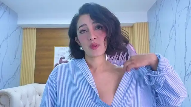 sara lopez s online show from 06/26/26, 01:39