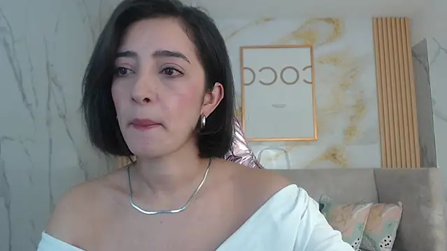 sara lopez s online show from 10/25/25, 01:34