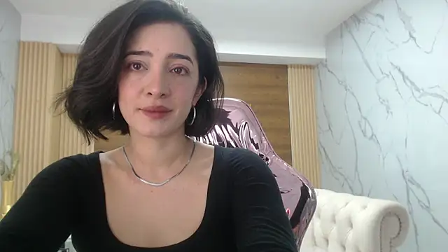 sara lopez s online show from 04/13/26, 01:48