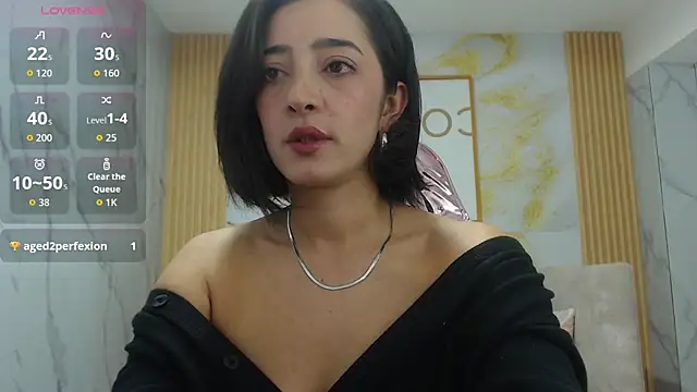 sara lopez s online show from 11/24/25, 01:22