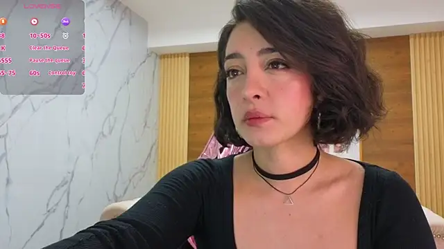 sara lopez s online show from 06/12/26, 01:53