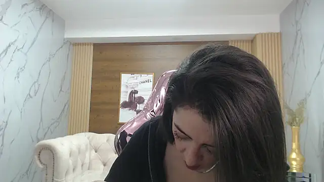 sara lopez s online show from 03/31/26, 01:35