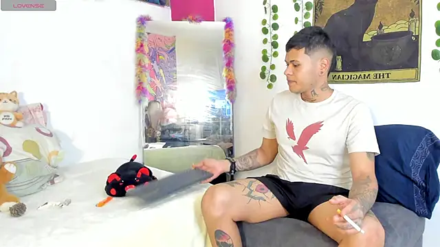 Snapshot of rosse_dredd chatting on 10/05/25, 10:00 rosse dredd online show from 10/05/25, 10:00