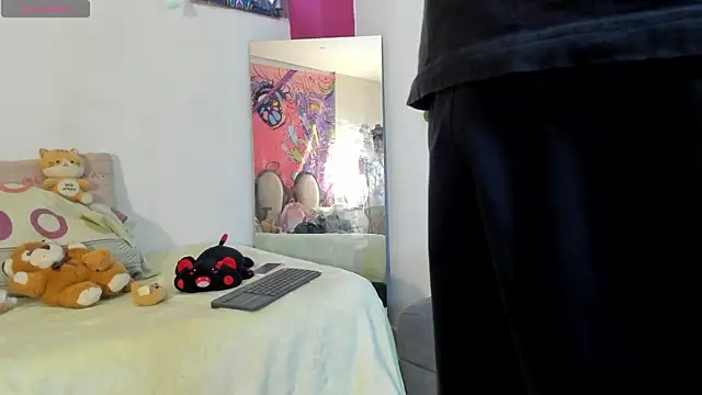 Snapshot of rosse_dredd chatting on 10/12/25, 10:33 rosse dredd online show from 10/12/25, 10:33