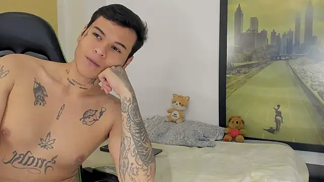 Snapshot of rosse_dredd chatting on 01/17/26, 04:27 rosse dredd online show from 01/17/26, 04:27