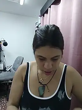 GabyMontenegro online show from 02/15/26, 07:02