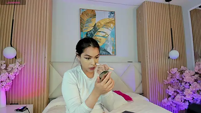 Mila Hank  online show from 04/09/26, 12:11