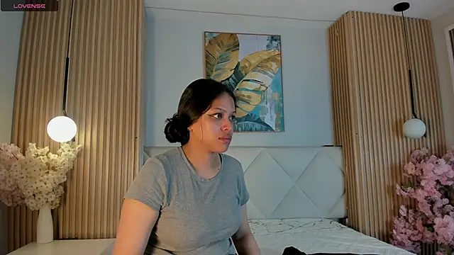 Mila Hank  online show from 05/27/26, 12:45