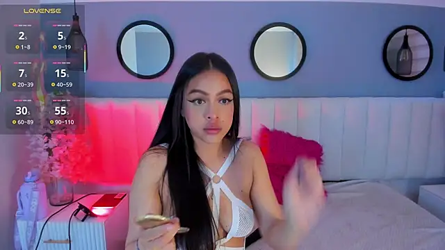 Mila Hank  online show from 11/12/25, 12:31